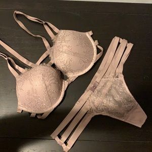 Victoria's Secret Winter Berry Chantilly Lace Set